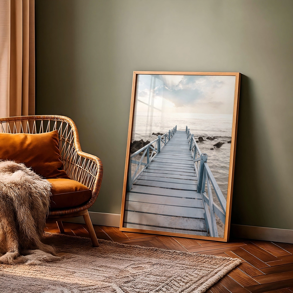 Pastel tonlarda sahil ve ufuk manzarası poster görseli