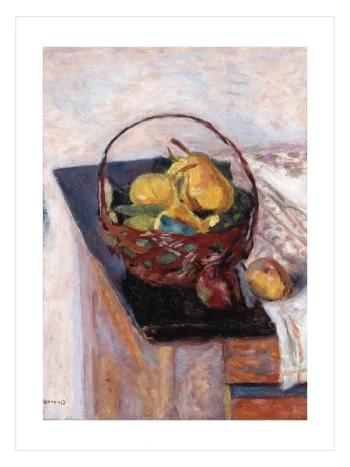 Hasır sepet içinde sarı armutlar ve masada elmaların yer aldığı klasik natürmort sanat posteri.