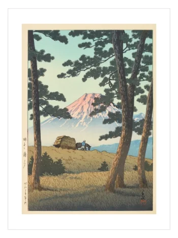 Fuji Dağı çam ağaçları arasından görünen Japon manzara posteri