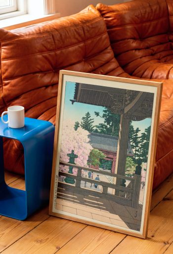 Geleneksel Japon tapınağı ve sakura çiçekleri poster