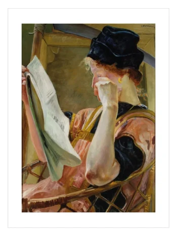 Hasır koltukta oturmuş gazete okuyan pembe elbiseli kadın figürlü modern sanat posteri.