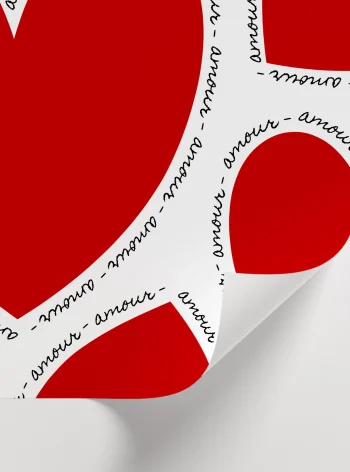 Modern romantik dekor için kırmızı kalp poster tasarımı