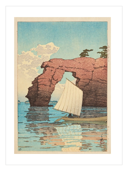 Turkuaz denizde beyaz yelkenli geleneksel tekne, büyük doğal kaya kemeri, açık mavi gökyüzü ve su üzerindeki yansımaların yer aldığı vintage Japon deniz manzarası.